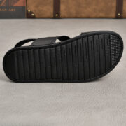 Hook-and-Loop Wide Strap Back Strap Leather Upper Rubber Outsole Sandals - 图片 6