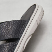 Textured Genuine Leather Cross Wide Strap Leather Upper Rubber Outsole Sandals - 图片 4